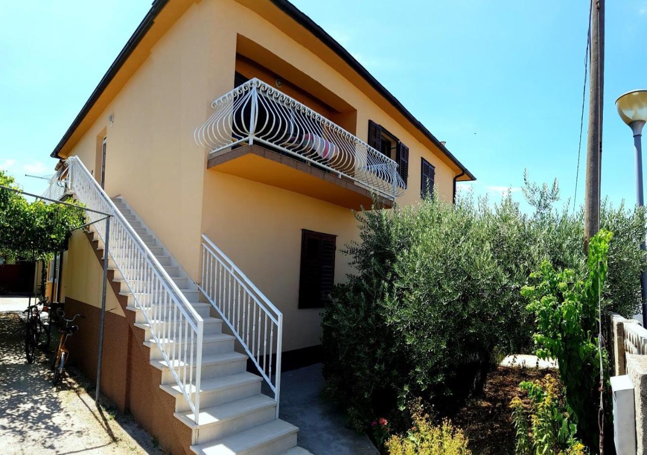 Apartments Nela Jelsa  Bagian luar foto
